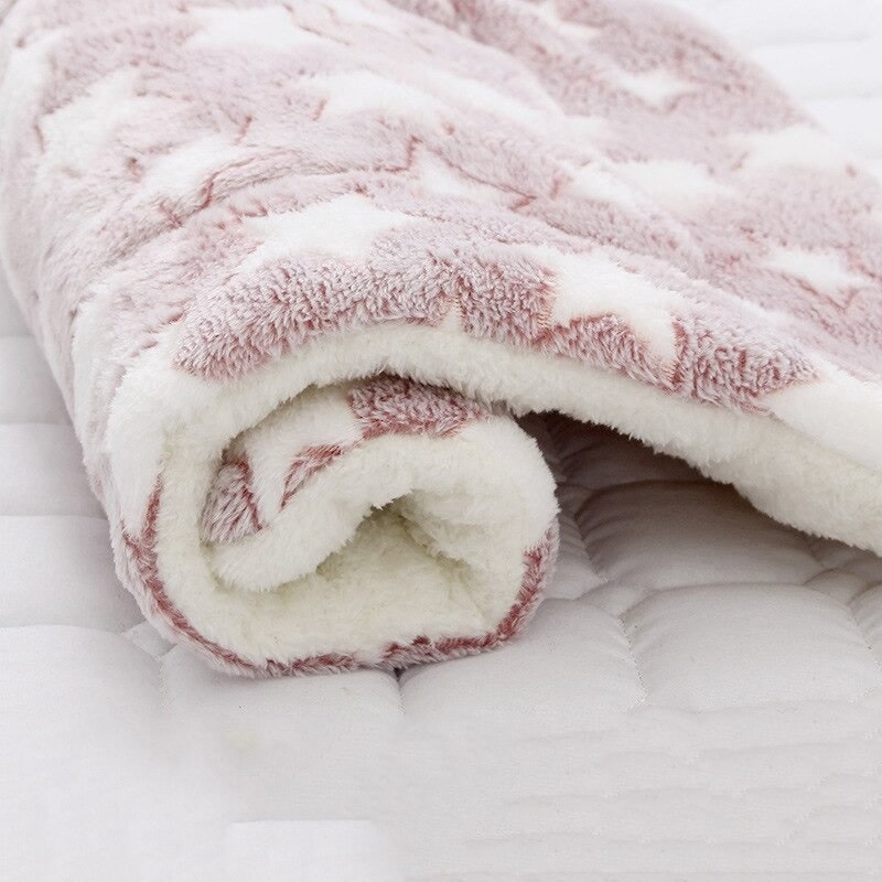 Cozy Fleece Throw Blanket Soft Warmth and Comfort - Image 2