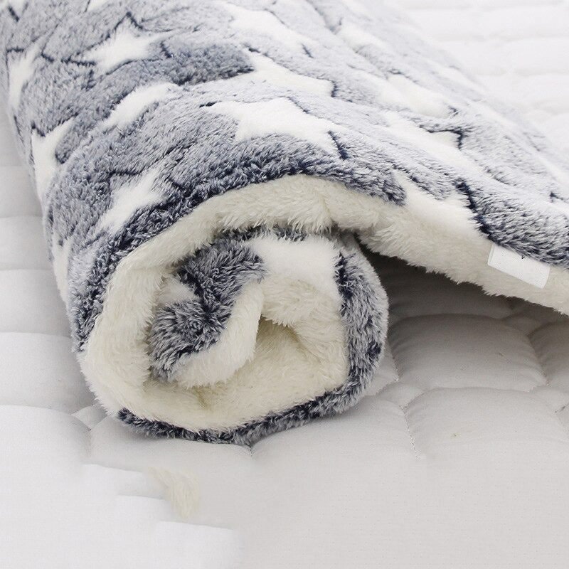 Cozy Fleece Throw Blanket Soft Warmth and Comfort - Image 3